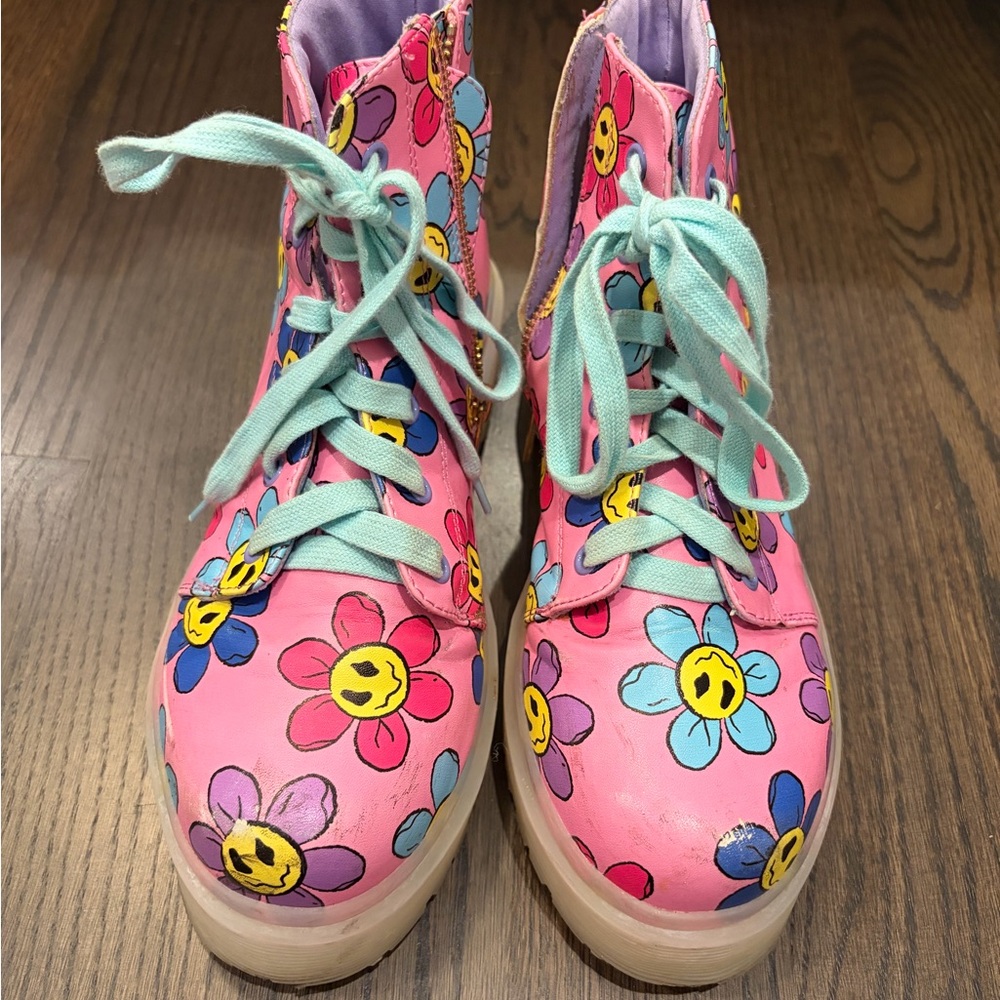 Women’s Fun Pink Floral Smiley Lace-Up Platform Ankle Boots